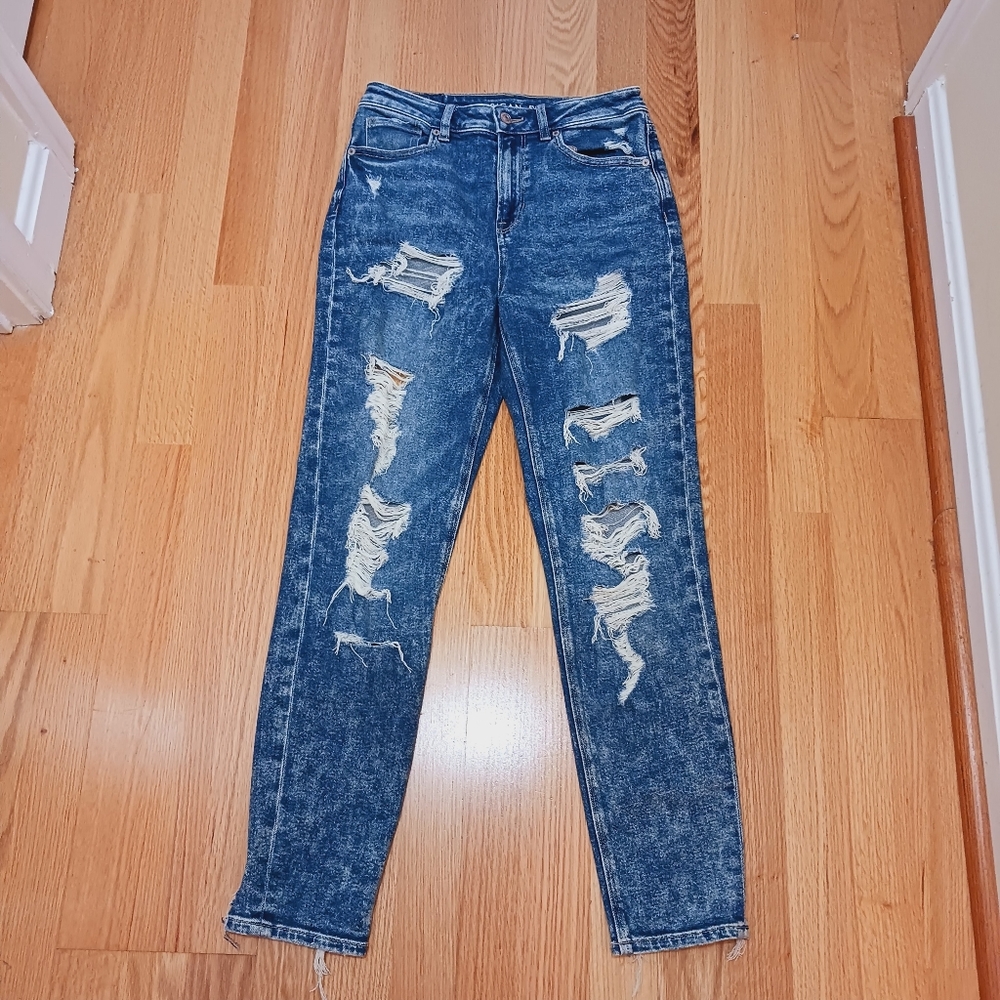 American Eagle Ripped/Destroyed Distressed Mom Jeans Size 2R for Women